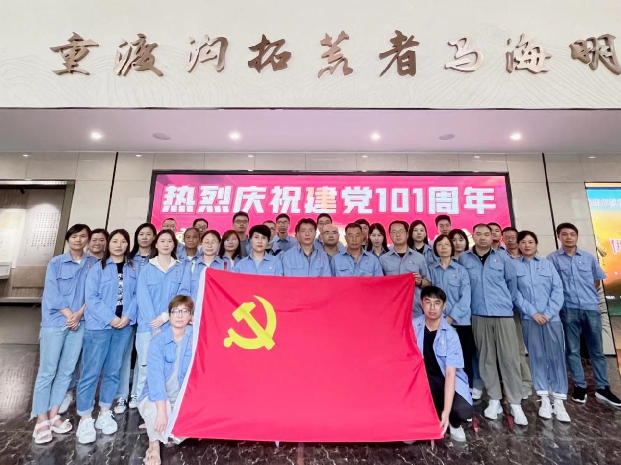 向先進(jìn)學(xué)習(xí)，向楷模致敬